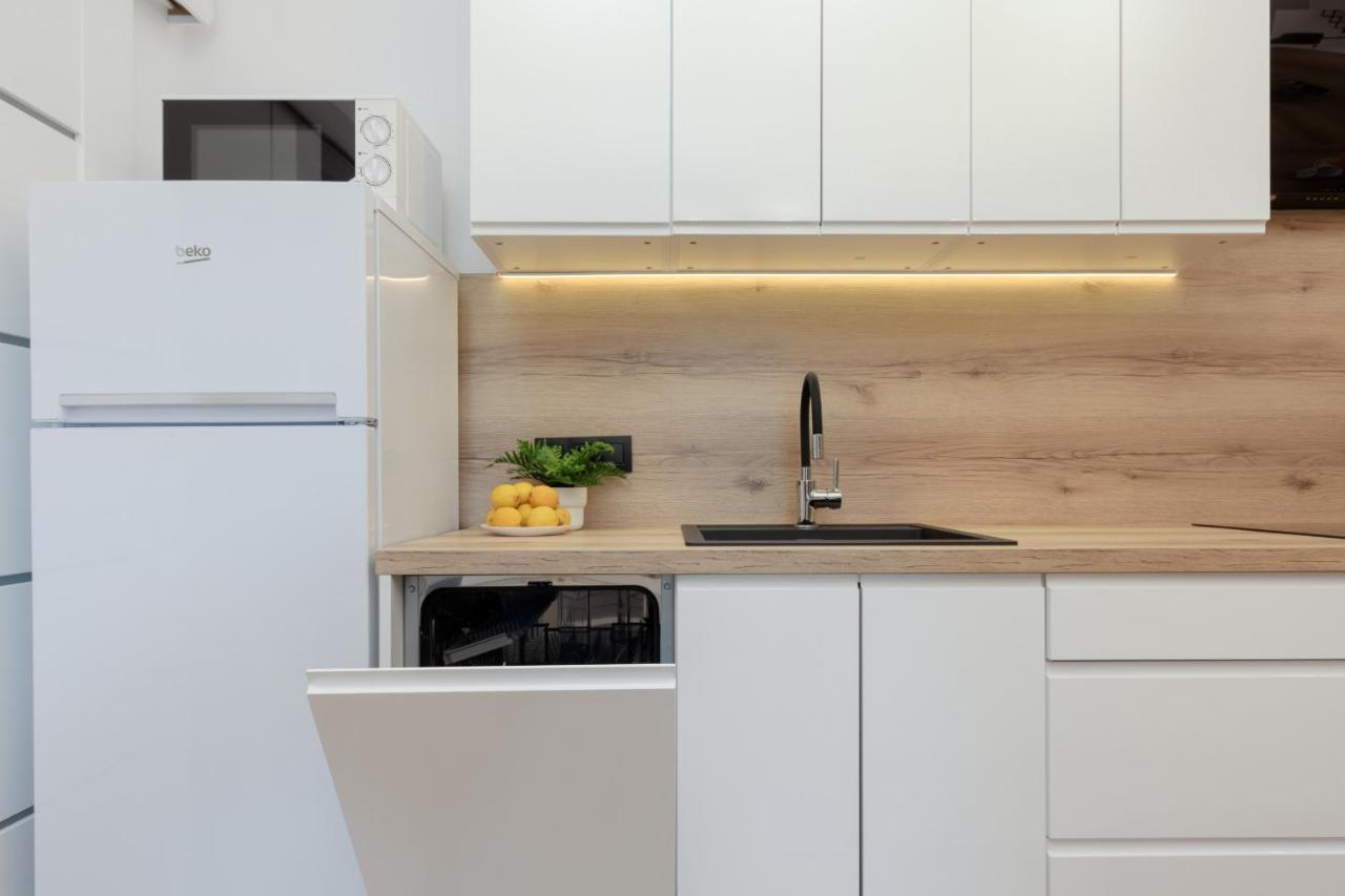 Roomy Oczapowskiego In Bielany By Renters *
